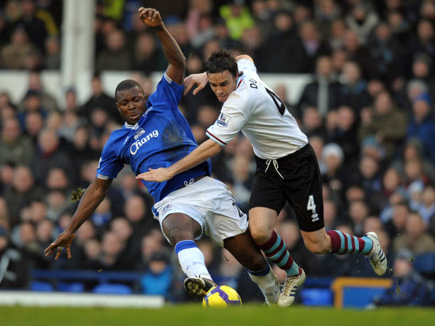 以阿扎尔为 以阿扎尔为